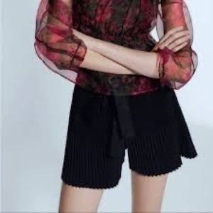 Zara Black Faux Suede Pleated Tie Waist Shorts size
M